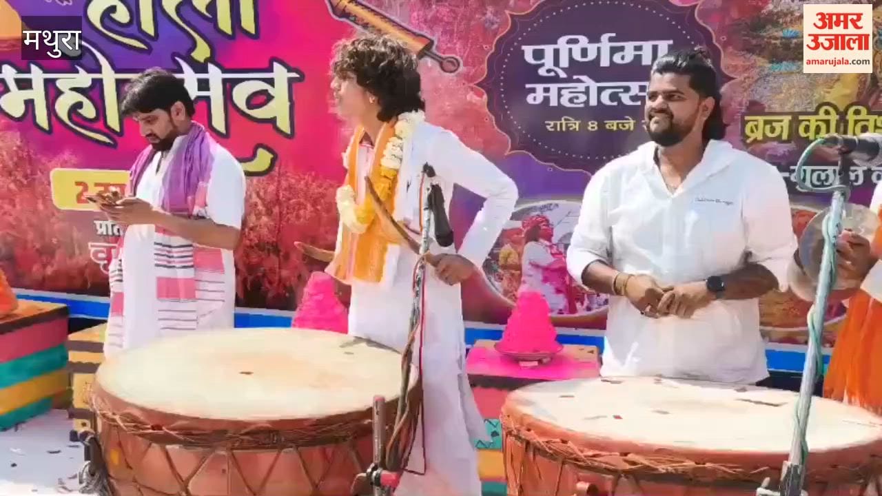 Holi was celebrated at Thakur Priyakant Ju Temple in Vrindavan