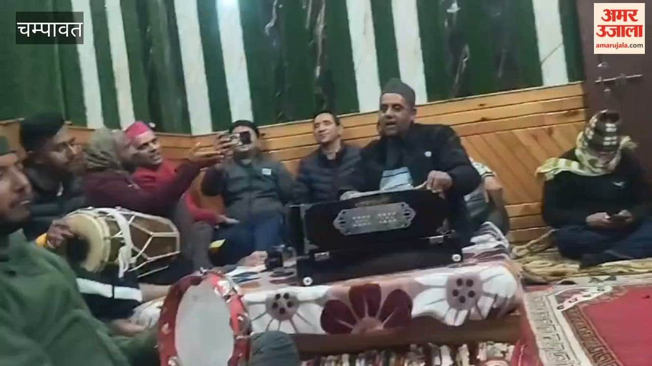 Meeting and standing Holi singing in Champawat