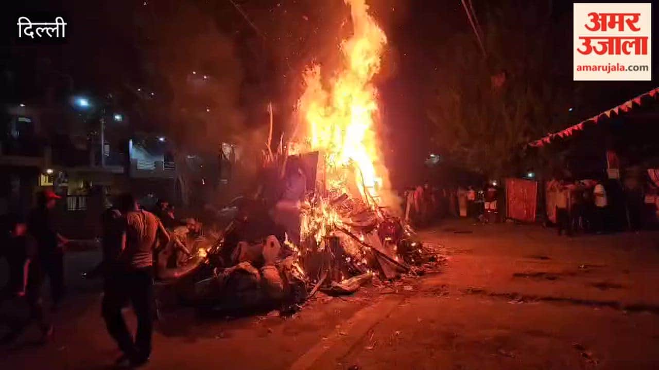 Holika Dahan took place in Delhi