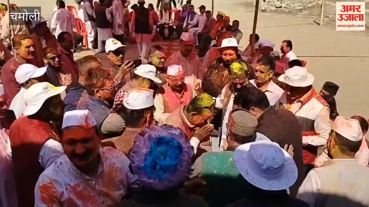 Tharali: MLA celebrated Holi with workers