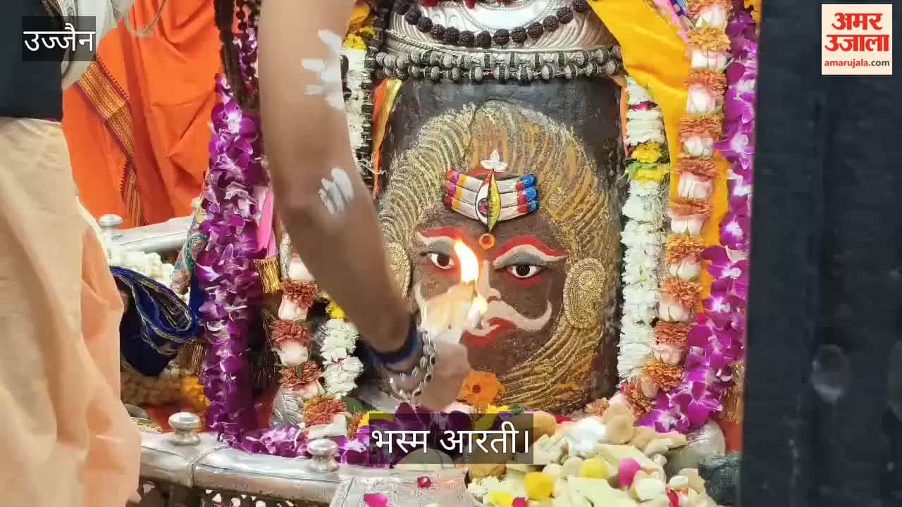 Baba Mahakal adorned luminous during Bhasma Aarti, Jai Shri Mahakaleshwar echoed all around.