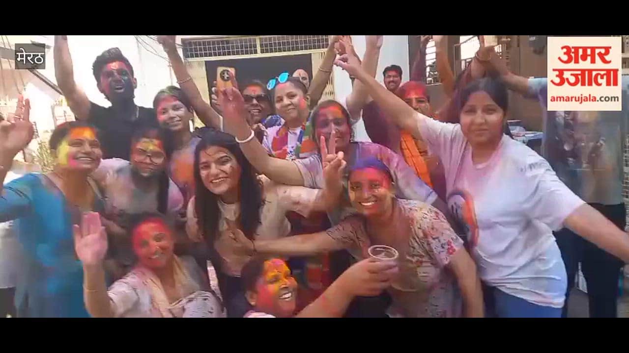 Meerut: Children and women perform Dhamal on Holi in Shastrinagar