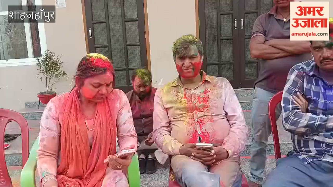 Two youths pointed a gun at the husband of a BJP MLA in Shahjahanpur