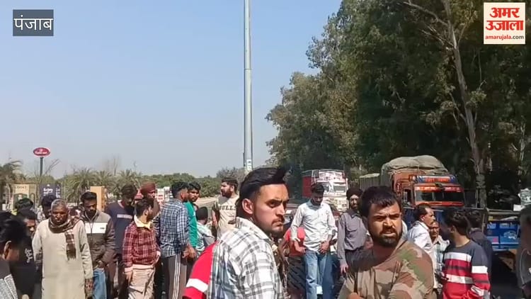 एक दूसरे को ओवरटेक करने के चक्कर में हादसा, बच्चे सहित तीन लोग गंभीर घायल