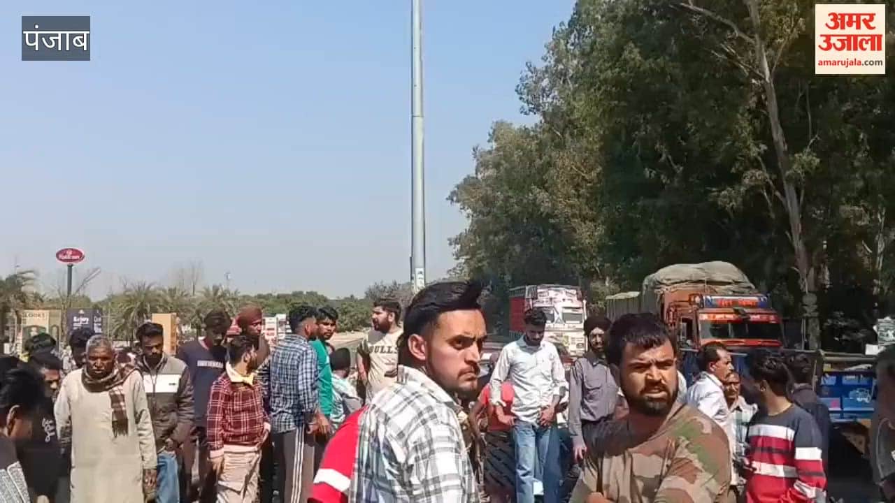 Accident while trying to overtake each other, three people including a child seriously injured