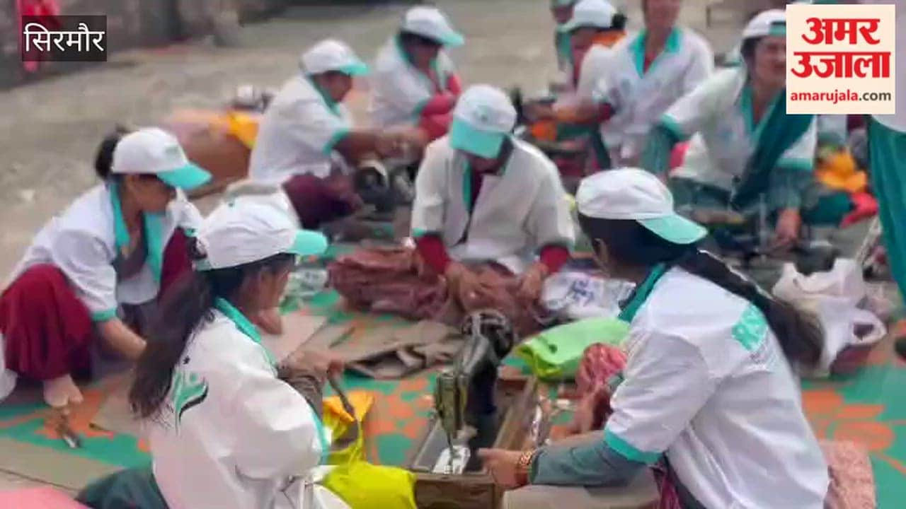 Sirmour 31 women are taking training in making jute products