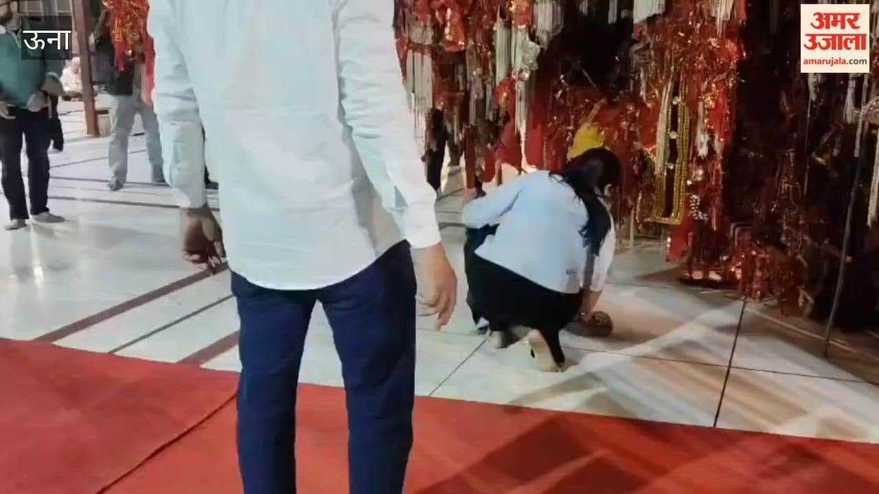 Una Devotees took charge of the service, cleaning the Chintpurni temple premises by sweeping and mopping themselves