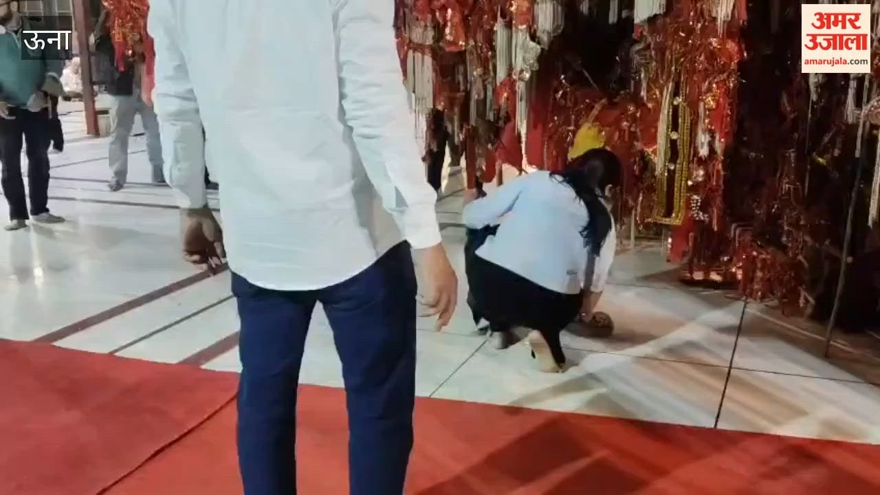 Una Devotees took charge of the service, cleaning the Chintpurni temple premises by sweeping and mopping themselves