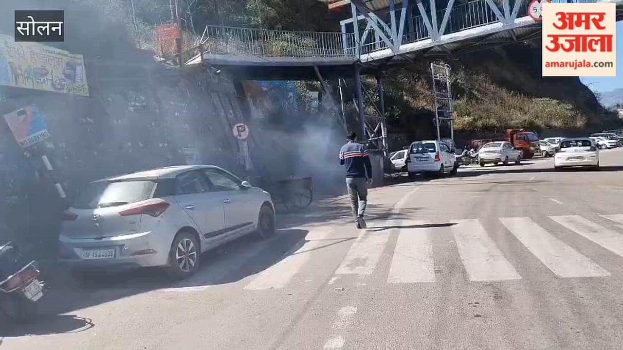 Solan Garbage is being burnt in the open in Dharampur market