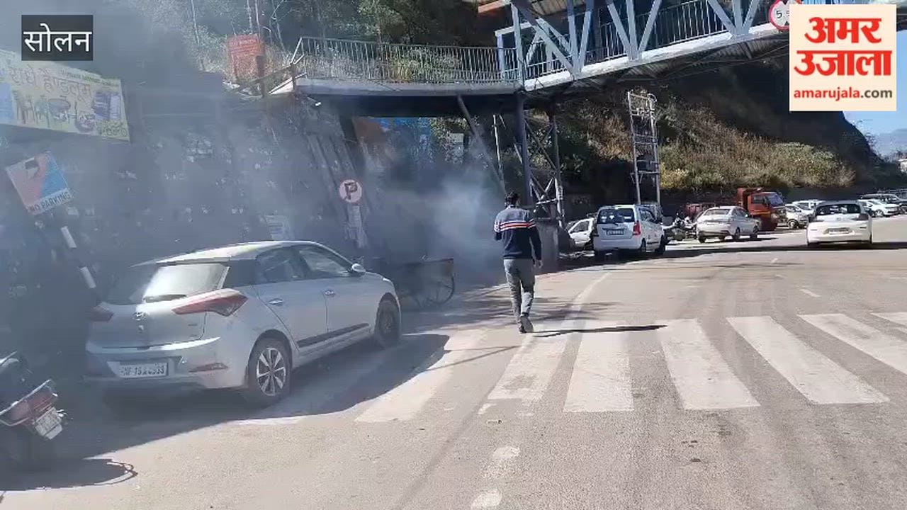 Solan Garbage is being burnt in the open in Dharampur market