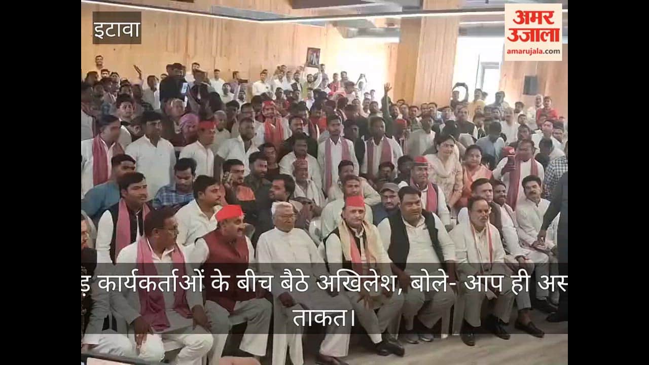 इटावा: सैफई में सपा का होली मिलन समारोह, अखिलेश यादव ने नेताओं-कार्यकर्ताओं से की मुलाकात