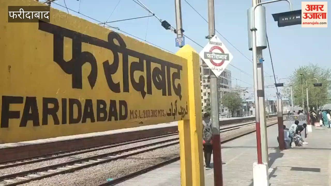 Holi Huge crowd of passengers at Faridabad railway station video