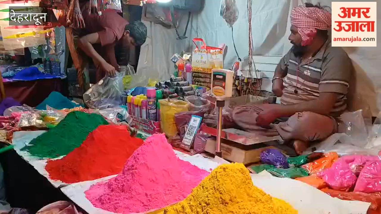 VIDEO: Markets decorated with colours for Holi, water guns also in great demand
