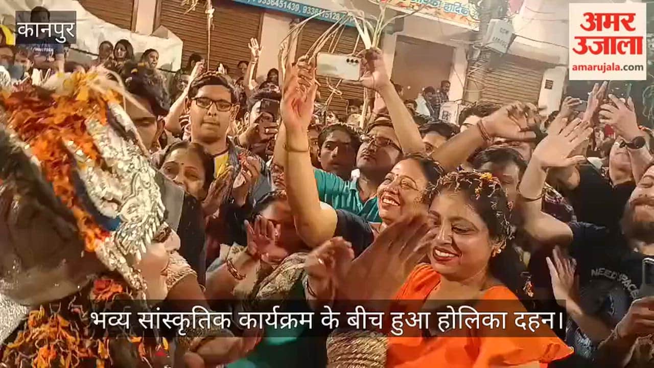 कानपुर: फूलों की होली में सराबोर हुए श्रद्धालु, राधा-कृष्ण के स्वरूपों ने बिखेरी भक्ति की छटा