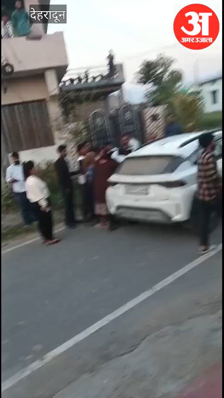 VIDEO: देखिए, विकासनगर में कैसे मां के सामने युवक को अपहरण कर ले गए आरोपी