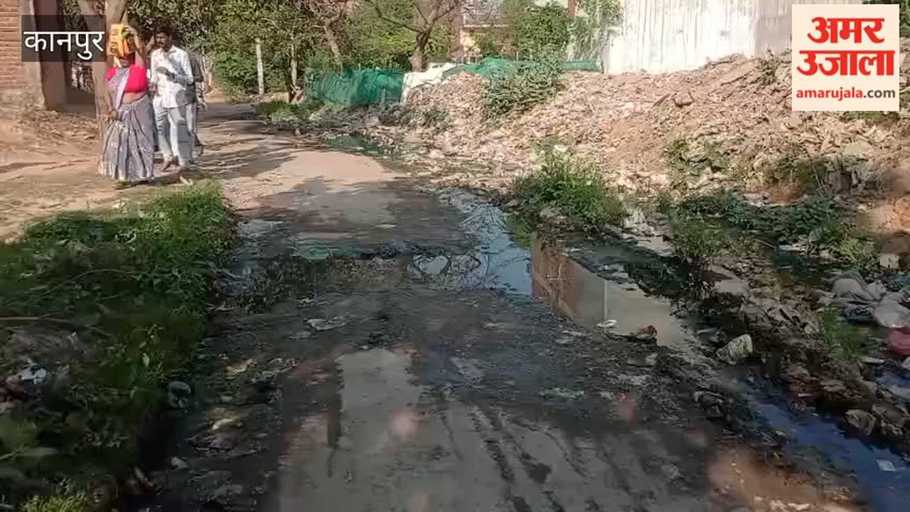 Kanpur: Sewer water overflows onto the road in Kachiana Mandhana