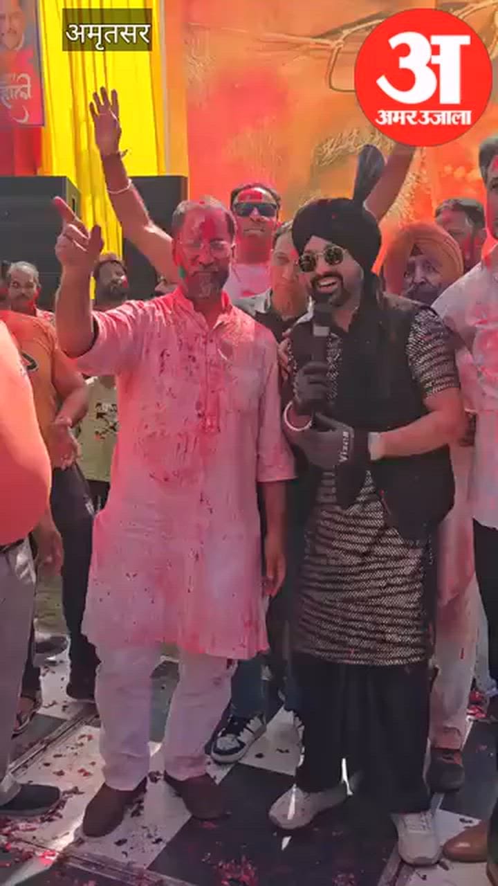 कांग्रेसी नेता अनिल जोशी ने साथियों संग मनाई रंगों की होली