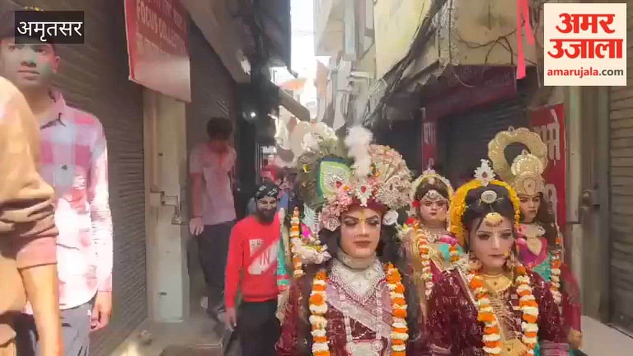 A grand procession was taken out on Holi in Jandiala Guru.