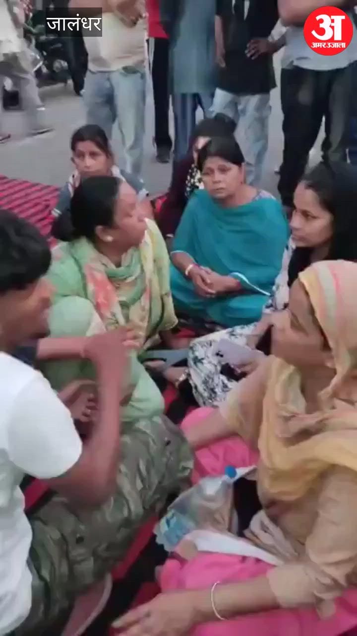 युवक ने फंदा लगाकर दी जान, परिजन धरने पर बैठे