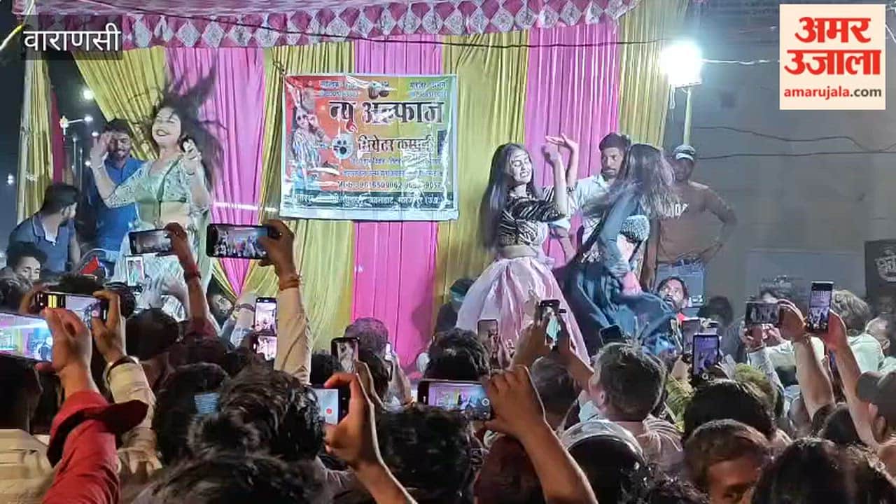 girls dance on Holi drew loud applause in varanasi