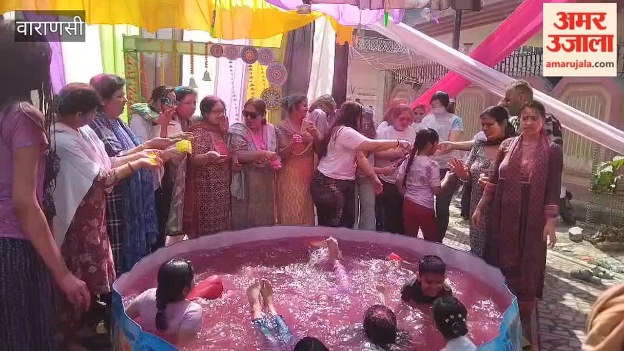 Women and children created stir on Holi songs