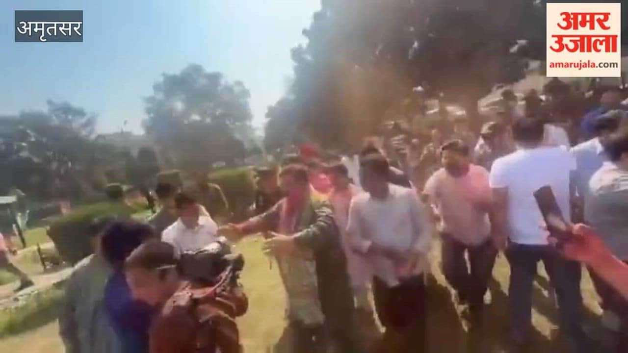 Former MP Shwet Malik celebrated Holi with party workers in Amritsar.