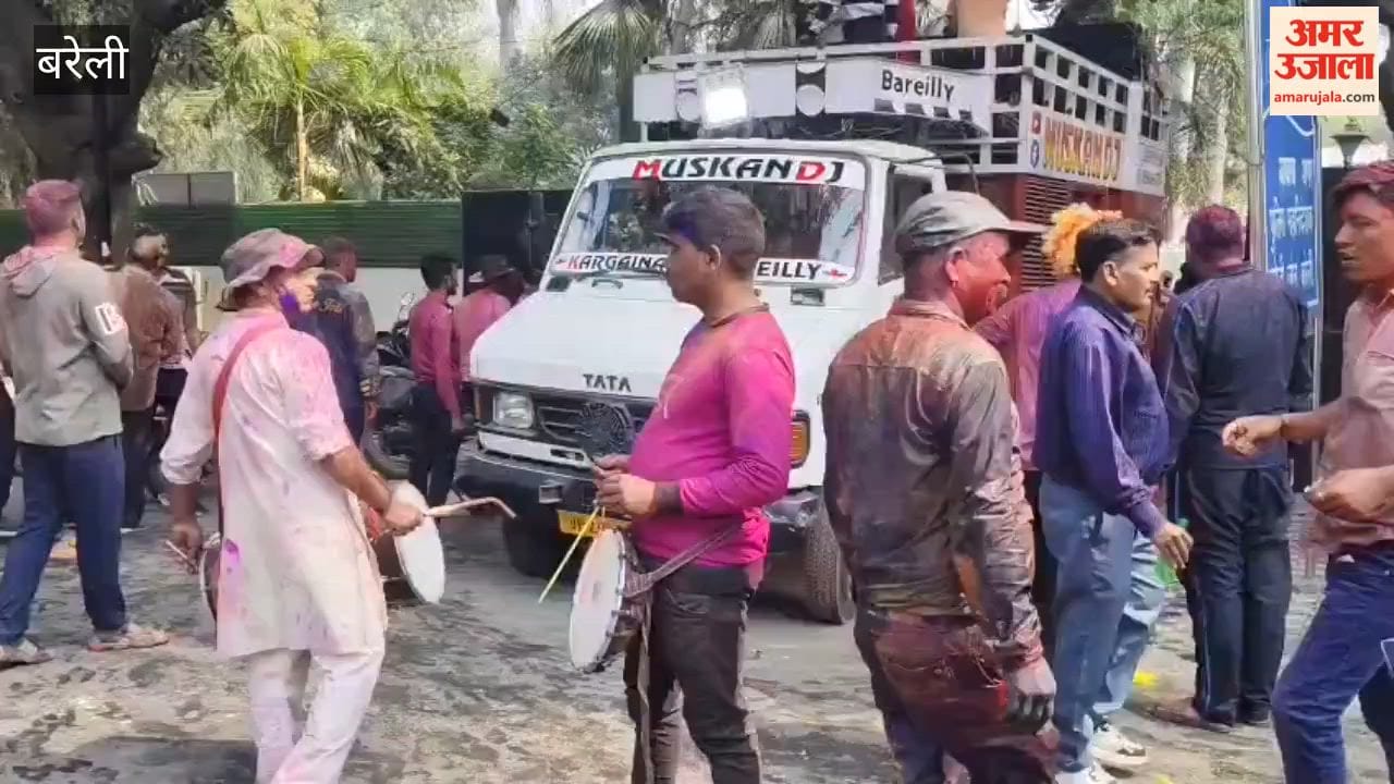 Police celebrated Holi with great enthusiasm at ADG residence in Bareilly