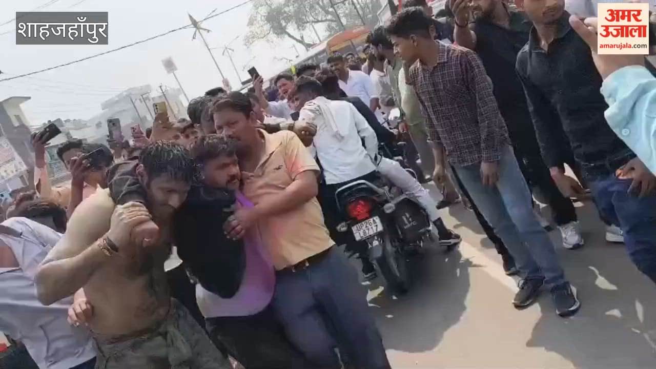 Drunk police sub inspector drives car and hits serval people in Shahjahanpur