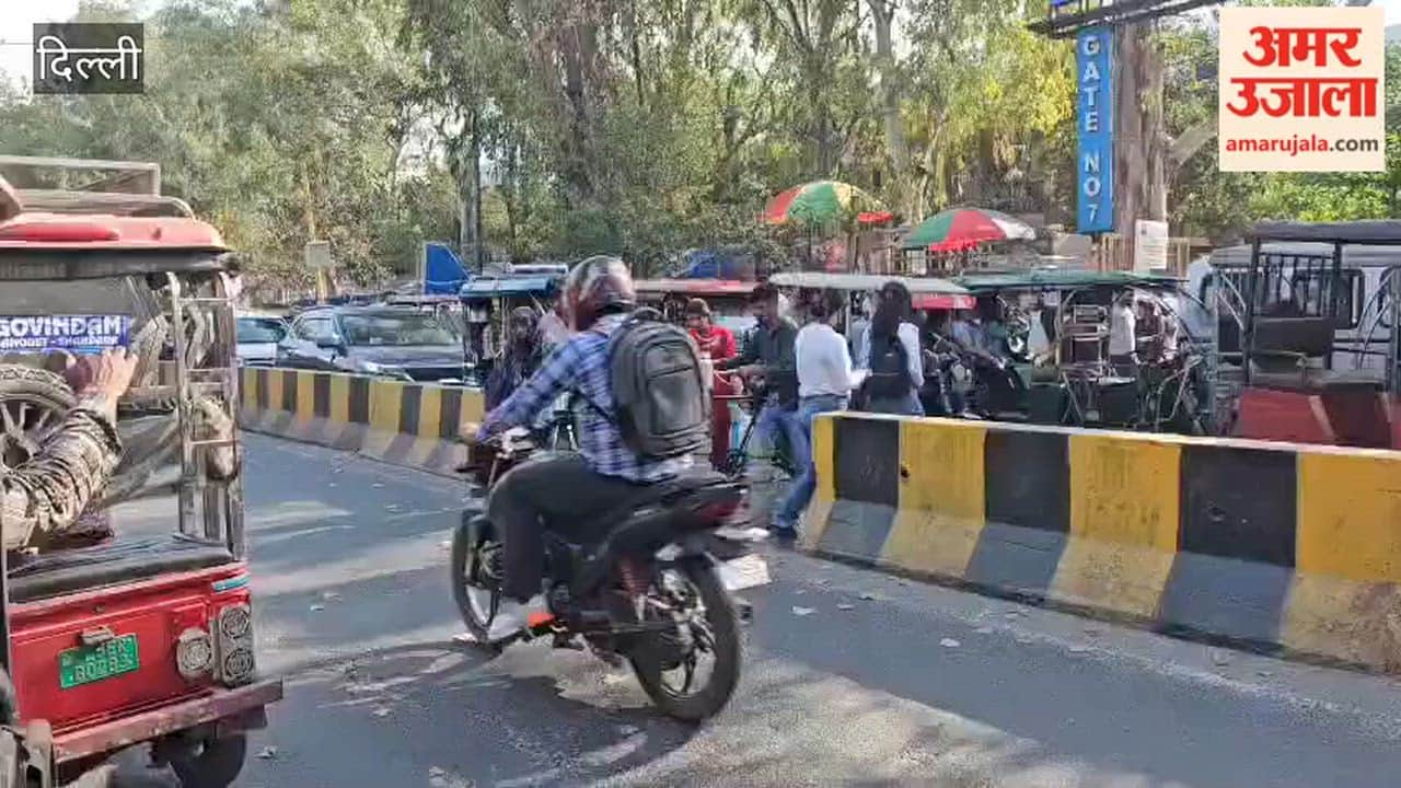 Lack of foot over bridge and underpass near hospitals in Delhi