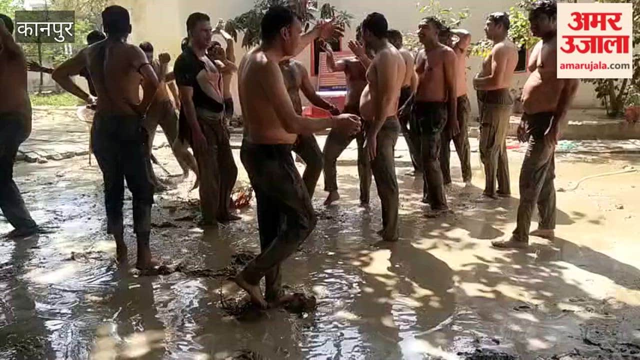 Kanpur: Police personnel played Kapda Phaad Holi at the Narwal police station premises