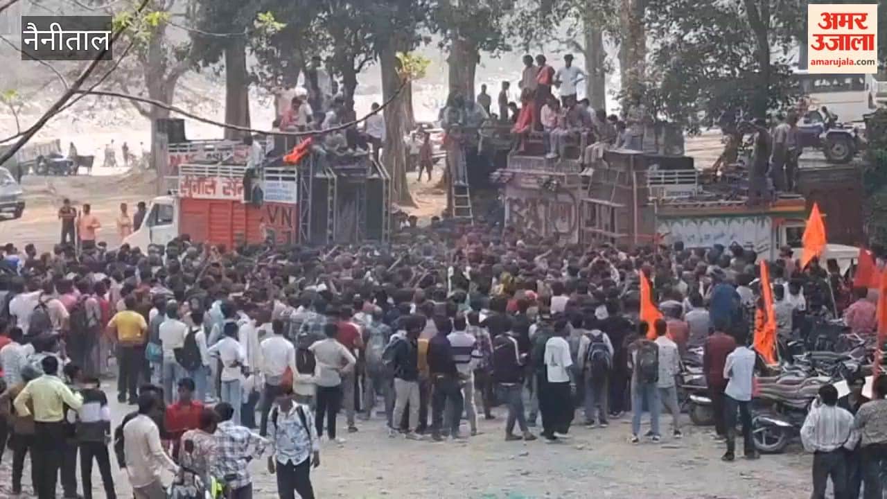 Two groups clashed at the Garjiya Temple; police and forest team arrived at the scene