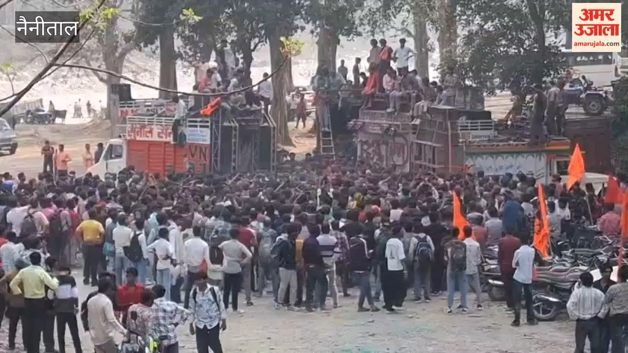 Two groups clashed at the Garjiya Temple; police and forest team arrived at the scene