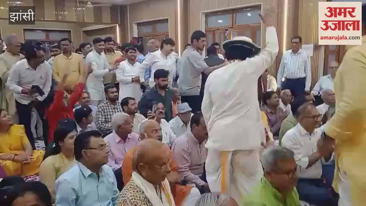 Rang Utsav program was celebrated in Jhansi Sangh office, Legislative Council Chairman and Cabinet Minister were present.