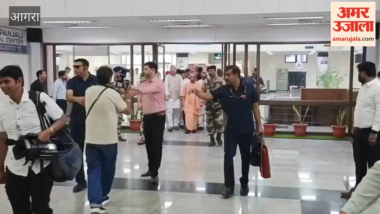 UP Chief Minister Arrives in Agra