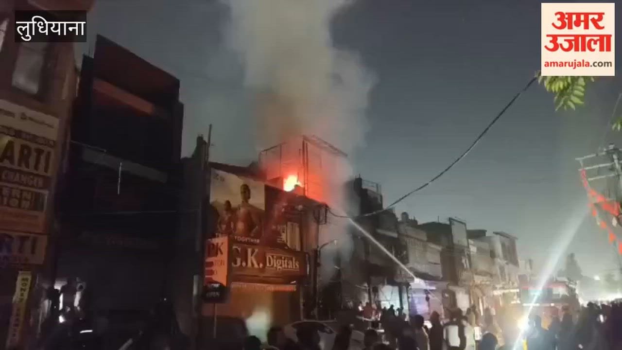 Fire breaks out in a clothing showroom in Ghumar Mandi, Ludhiana
