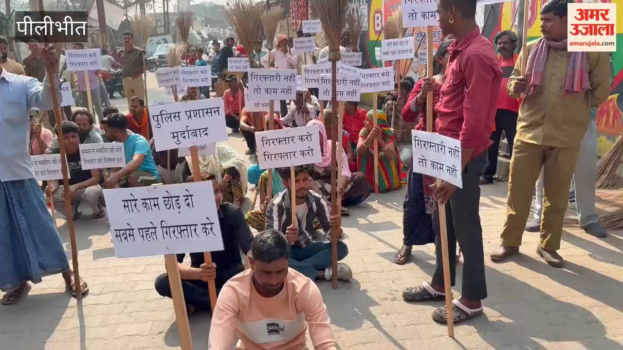 Cleaning workers protest in Bilsanda demanding the arrest of village head