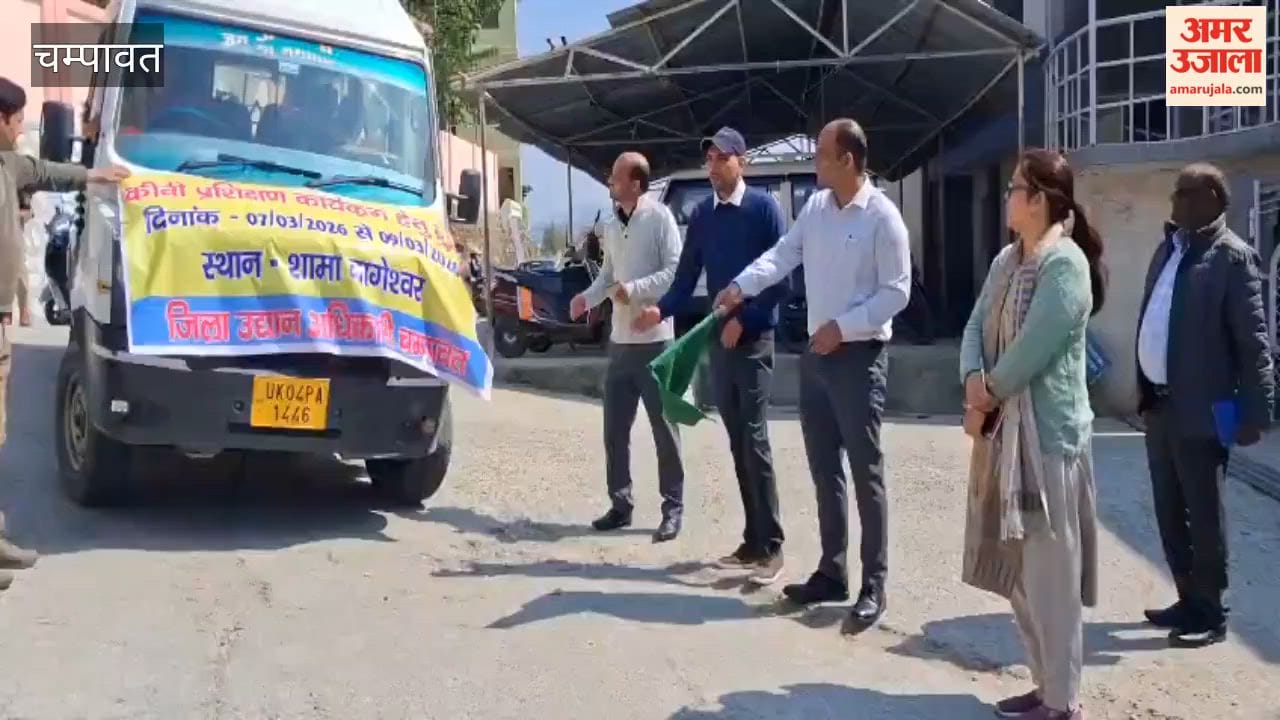 DM flagged off a group of farmers for kiwi training