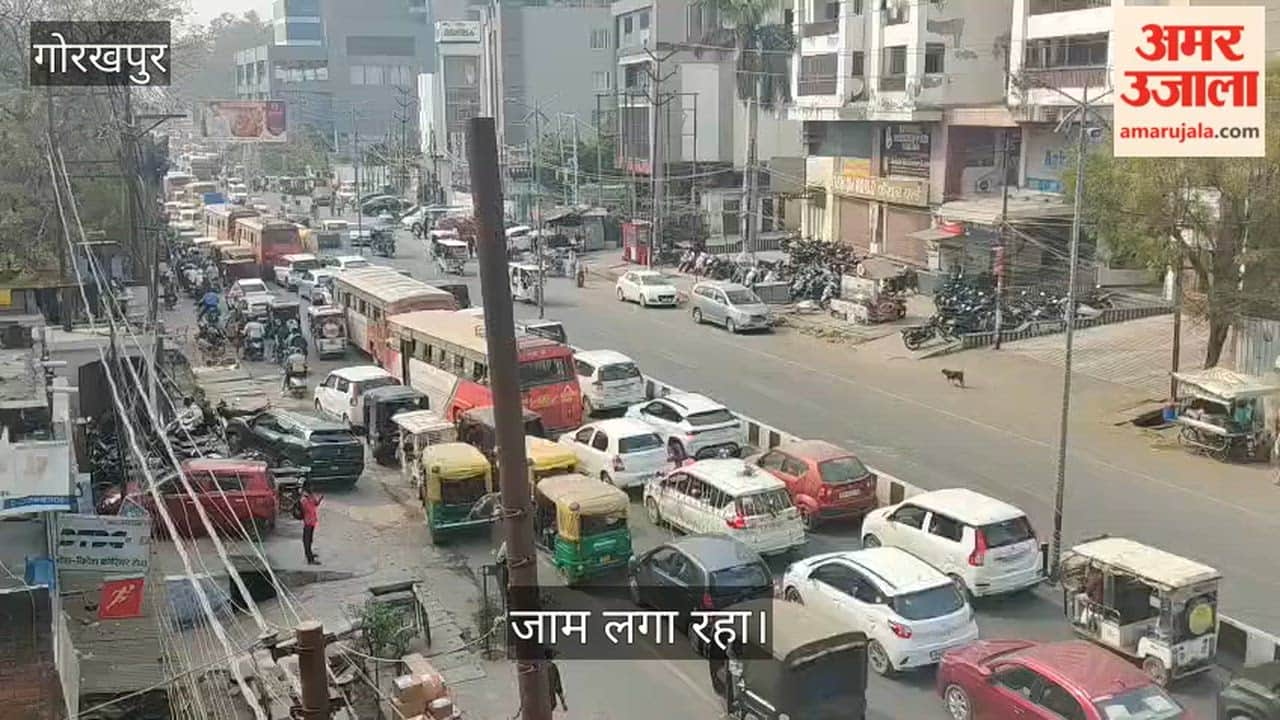 Traffic jam in Mohaddipur, vehicles standing in queue