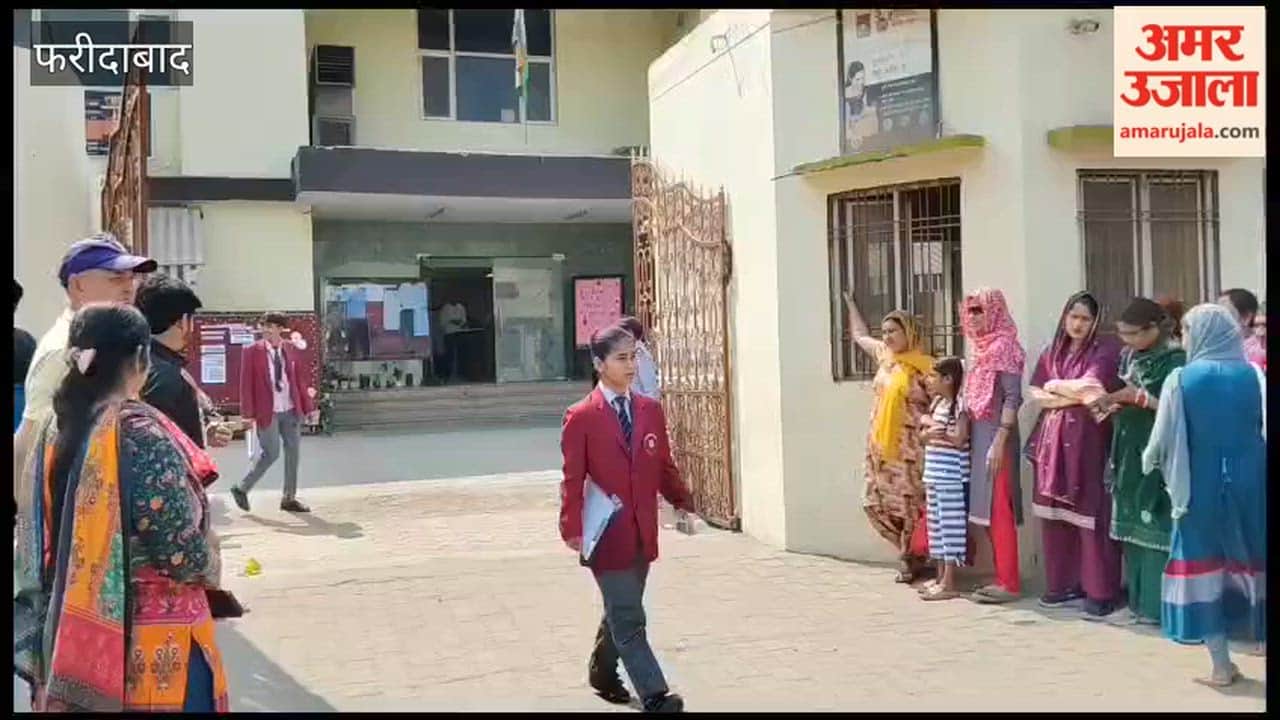 CBSE 10th class students gave social science exam in Faridabad
