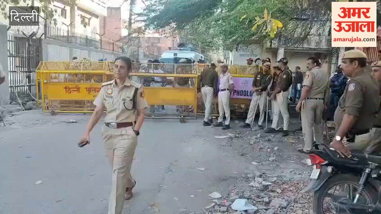Atmosphere of tension in Uttam Nagar JJ Colony in Delhi