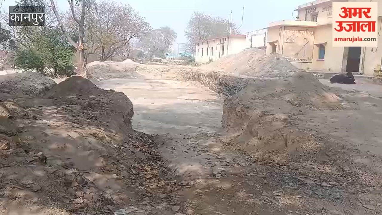 Excavation near the station entrance has narrowed the road, causing inconvenience to passengers
