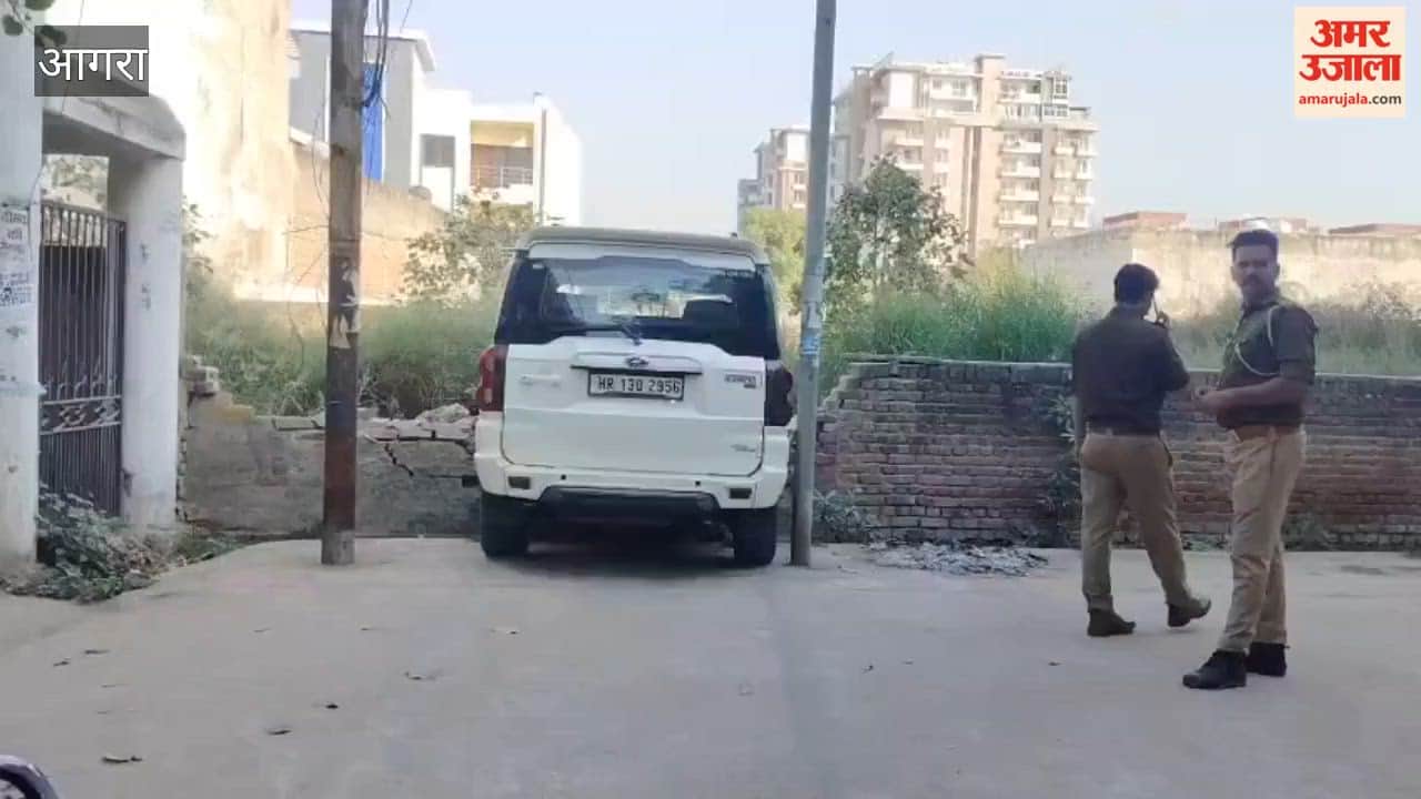 speeding car hits several bikes in Agra