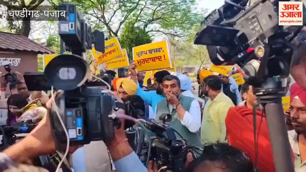 Cabinet Minister Harbhajan Singh ETO staged a protest by playing band in the Assembly premises.