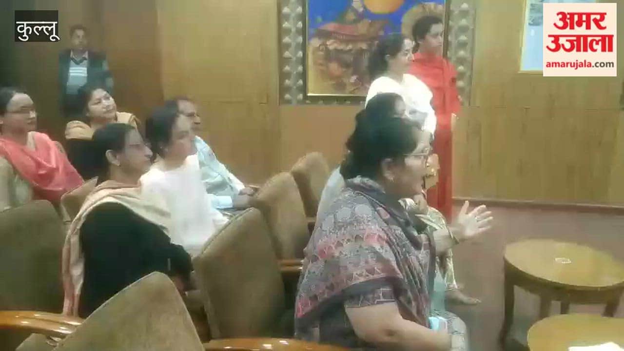 Kullu Administration should save ward number seven of Bhuntar, women reached to meet the Deputy Commissioner