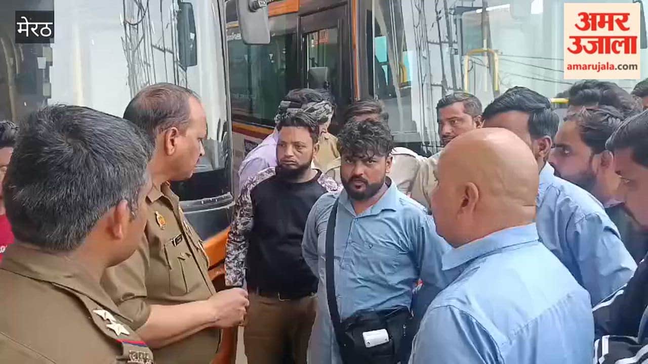 Meerut: Auto drivers beat up roadways bus operator at Rapid's Meerut South station.