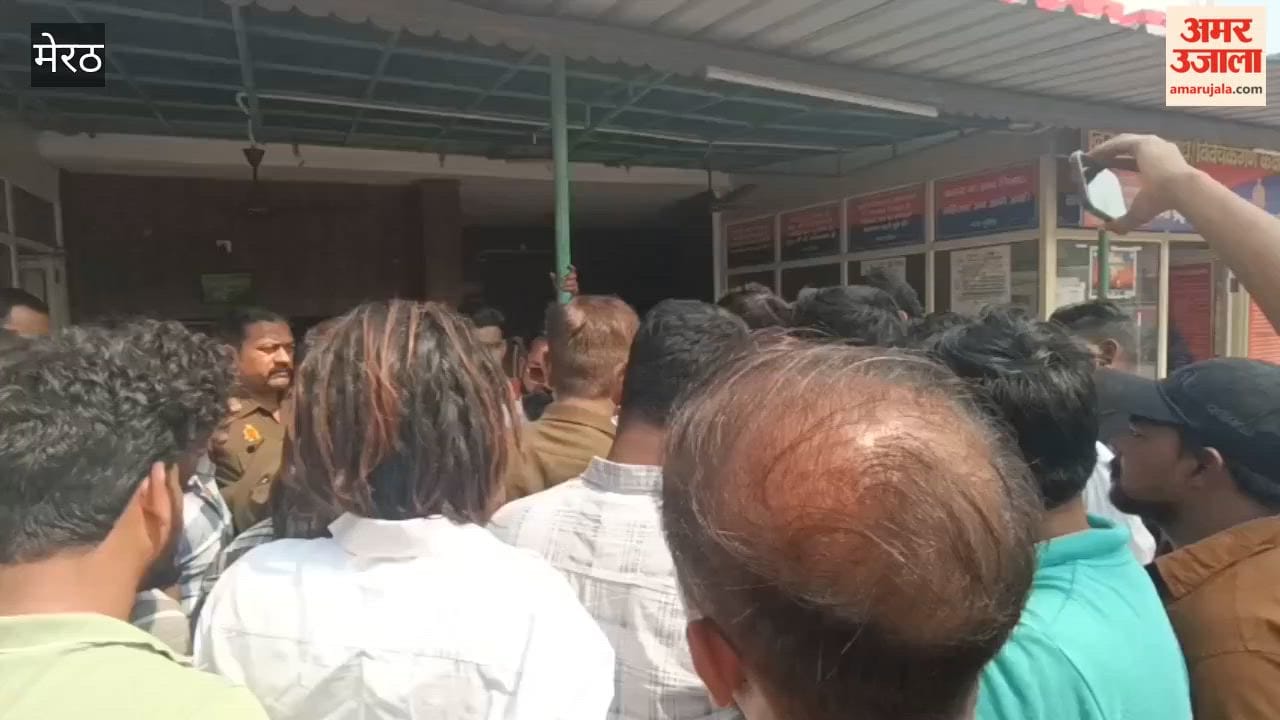 Protest Erupts Over Vendor Using Hindu Name, Bajrang Dal Workers Demonstrate at Police Station