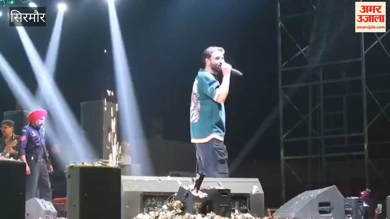 Sirmour Punjabi singer Babu Maan in the second cultural evening of the historic Holi fair organised in Paonta Sahib