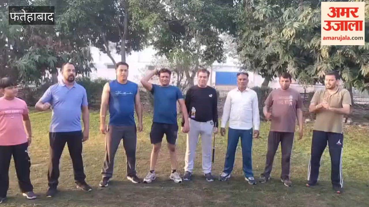 Cricket fans in Tohana, Fatehabad raised slogans of Bharat Mata Ki Jai in support of the Indian team for the World Cup final.