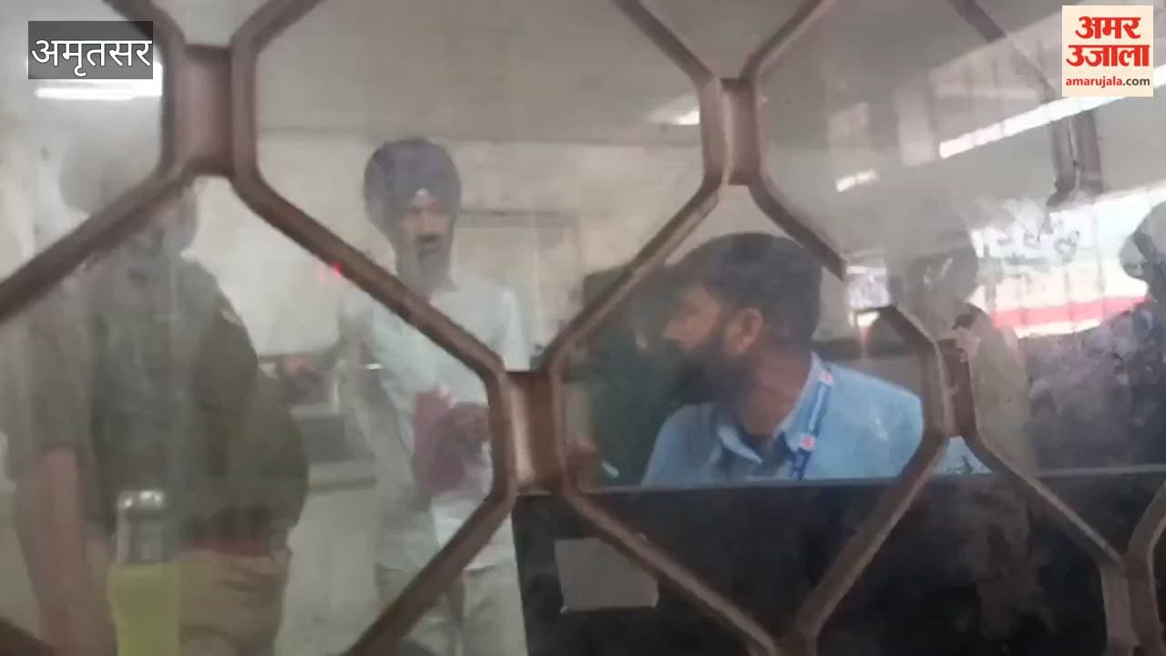 Rs 2000 of a passenger goes missing from the ticket counter at Amritsar railway station