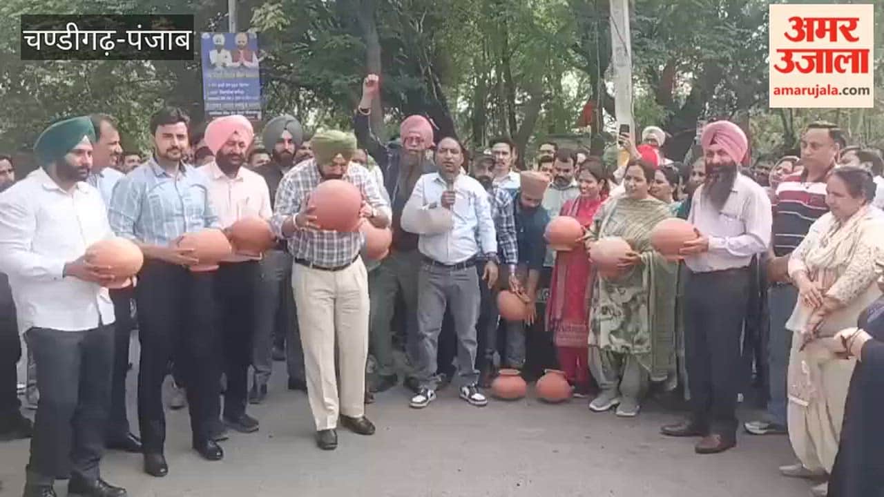 Kapurthala DC office employees go on pen down strike